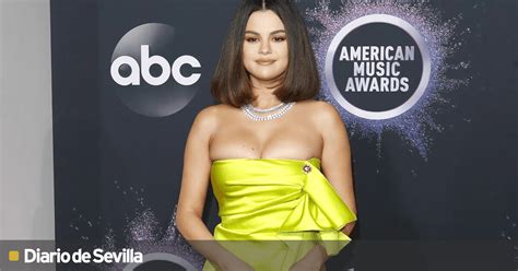 Selena Gómez Reaparece En Los American Music Awards