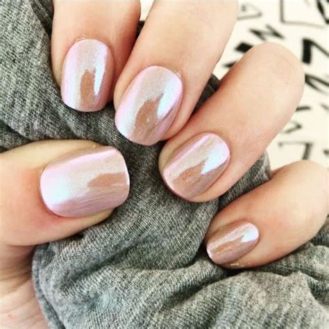 gelnägel glitzer kruze maniküre in rosa beige lackiert schöne