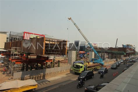 PERKEMBANGAN PEMBANGUNAN LRT KELAPA GADING RAWAMANGUN ANTARA Foto