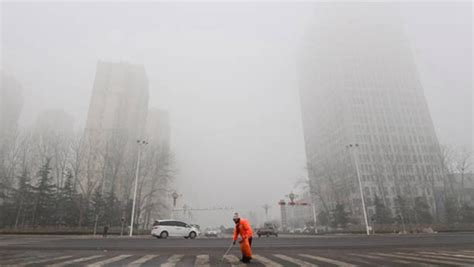 組圖：疫情之下陰霾籠罩 中國多地發布紅色預警 中國疫情 多地陰霾籠罩 大霧紅色預警 新唐人电视台