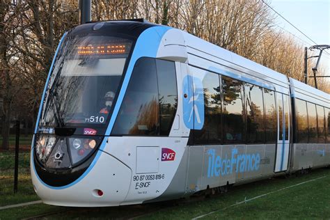 D Couvrez Le Nouveau Tram T Reliant Saint Cyr L Ecole Saint Germain