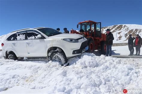 新藏线风积雪结冰致过往车辆失事 武警紧急救援 图片频道 人民网