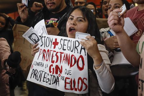 Mexicanos Protestan Para Que Retiren Guardia Nacional Del Metro De La