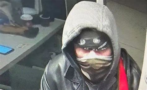 Police Release New Pictures Of Niagara Falls Gas Station Robbery