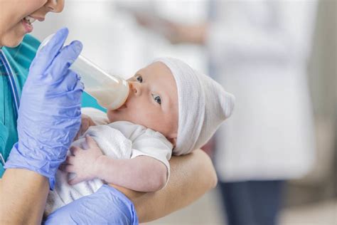 Reconversion devenir puéricultrice avec la franchise petite enfance