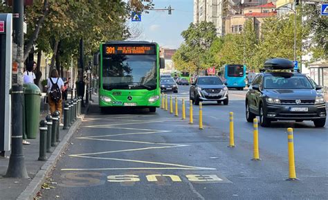 Este legal să circuli pe banda de autobuz când ai mai mulți pasageri în