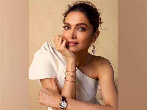 Deepika Padukone Commemorates Memorable Moments From Sets Of Shakun