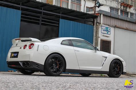 Nissan Gt R R White Oz Superforgiata Wheel Front