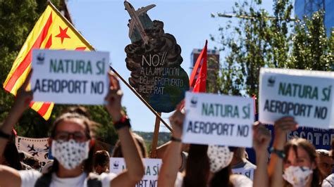 Telediario Fin De Semana Miles De Personas Se Manifiestan En Madrid