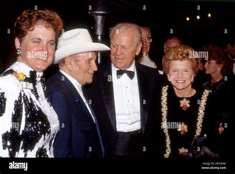 Gene Et Sa Femme Jackie Autry Saluent Le Président Gerald Ford Et La