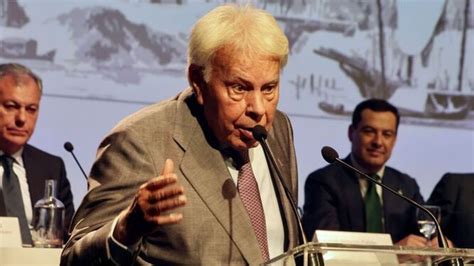 La triste cobardía de Felipe González y de los históricos del PSOE