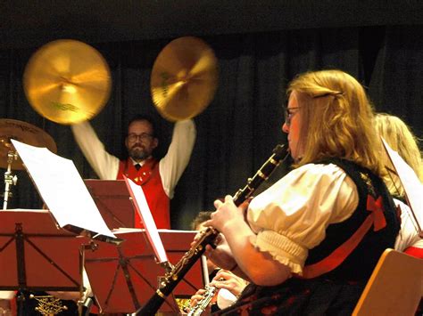 Zugaben nach musikalischen Glanzleistungen in der Gemeindehalle SÜDKURIER