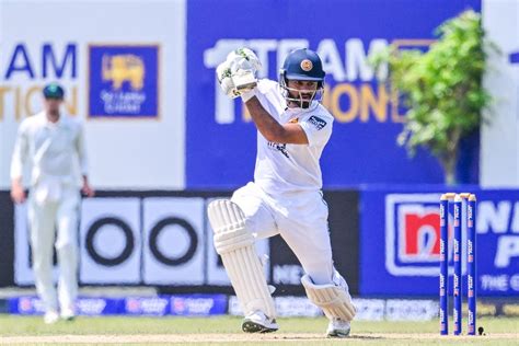 Dimuth Karunaratne drives one away | ESPNcricinfo.com