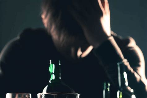 Alcoolismo Tem Cura Conhe A Os Sintomas Os Medicamentos E Os