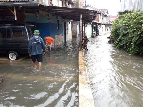 Hundreds Forced To Evacuate As Monsoon Floods Slam Indonesian Capital