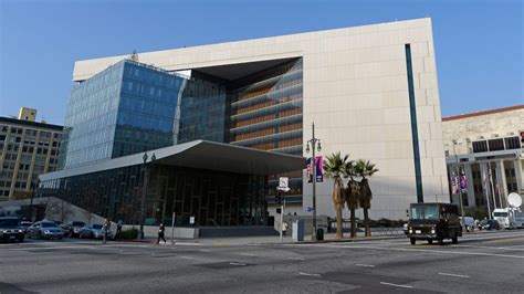 Lapd Officer Accused Of Unlawful Sex With 15 Year Old In Departments