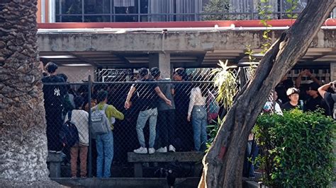 Alumnos De La Prepa 5 De La UNAM Toman La Escuela Y Anuncian Paro