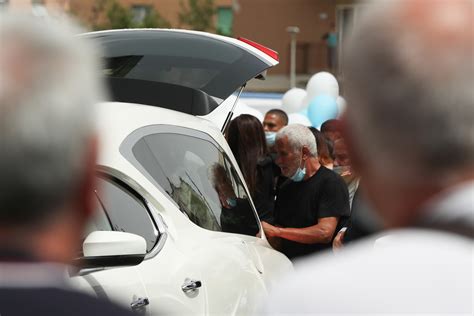 Funerali Fratellini Uccisi Ad Ardea Centinaia Di Palloncini Salutano