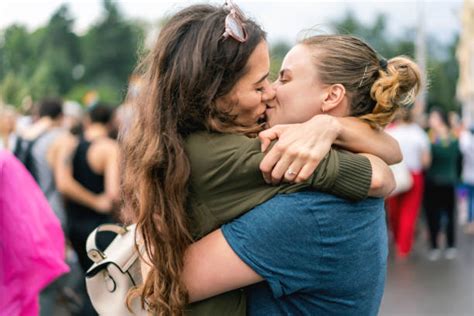 168 800 Fotos Bilder Und Lizenzfreie Bilder Zu Lesbians Istock