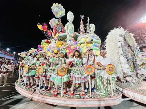 Carnaval Veja Trechos Dos Desfiles Das Escolas De Samba Do Rio De