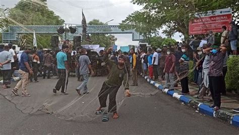 Tolak KIP Nelayan Tebar Jala Di Kantor PT Timah Babel