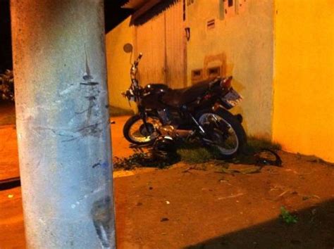 Jovem Fica Ferido Em Estado Grave Ao Colidir Moto Em Poste Capital