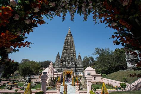 Mahabodhi temple, bodh gaya, India 9588162 Stock Photo at Vecteezy