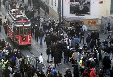 Ak N Ak N Geldiler E Saatler Kala Stiklal Caddesi Nde Yo Unluk