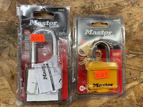 Master Lock Outdoor Combination Lock 2 In Shackle And Master Lock