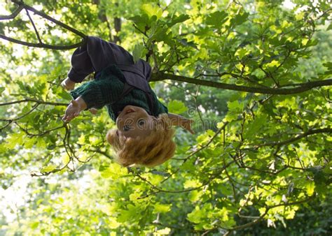 Ragazzo Gay Infanzia Felice Immagine Stock Immagine Di Verde Infanzia 67518253