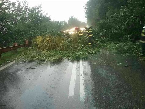 Búrky trápia aj Slovensko Hasiči mali v sobotu na severe až 82