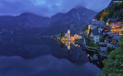 Chmury Hallstatt Kościół Oświetlone Noc Jezioro Hallstattersee