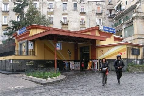 Napoli La Nuova Stazione Metro Linea 2 Di Montesanto Con Gli Ascensori