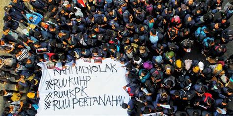 Update Terkini Aksi Demo Mahasiswa Di Berbagai Daerah