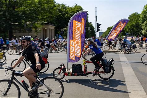 Sternfahrt In Berlin Erfolgreicher Auftakt Der Adfc Kampagne