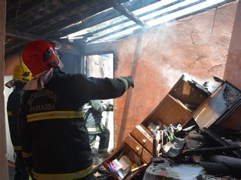 G1 Incêndio atinge casa no bairro da Torre em João Pessoa notícias