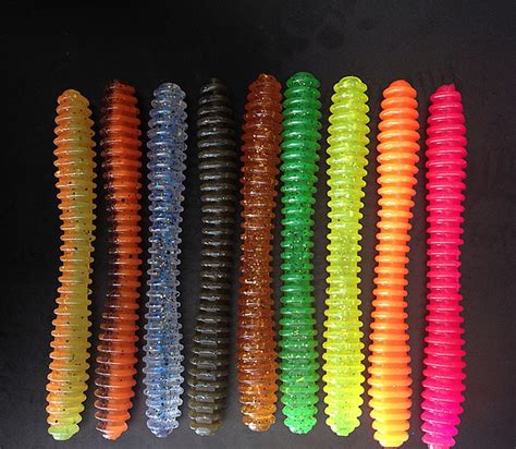 20PCS Fishing Colorful Soft Lure Earthworm Capuchin Maggots Grub Worm