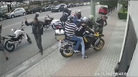 V Deo Gangue De Motoqueiros Faz Arrast O E Rouba Motos Em Sp Acorda Df