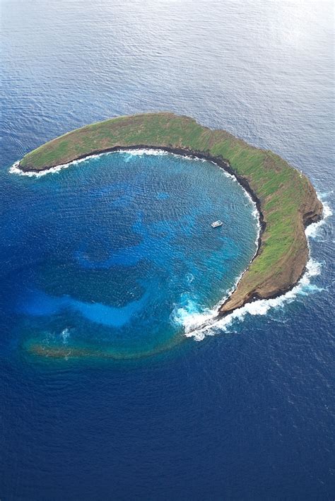 10 Best Aerial Ocean Views over Maui Hawaii - Molokini Crater