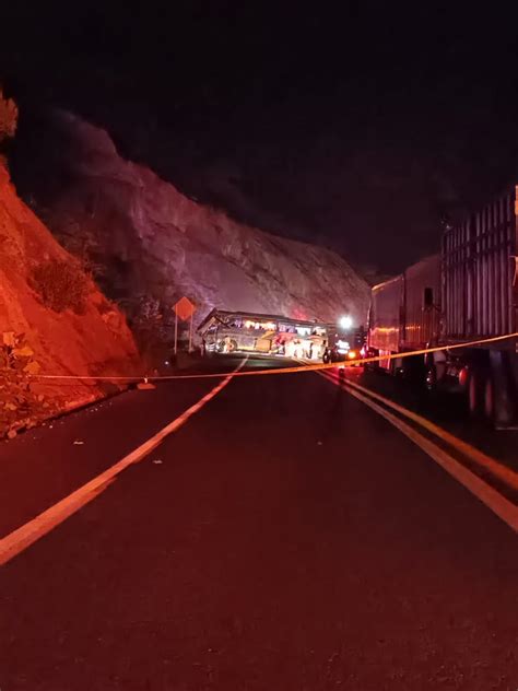 Tragedia Muertos Por Volcadura En La Carretera Cuacnopalan Oaxaca