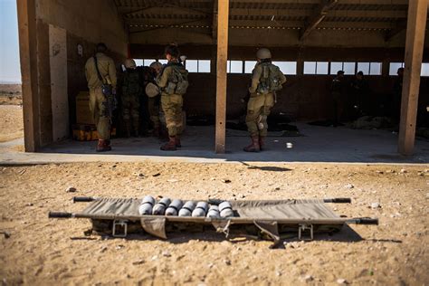 Caracal Battalion: Photos of mixed-gender Israeli combat unit training ...