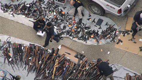 More Than 1 000 Guns Seized From Los Angeles Home Youtube