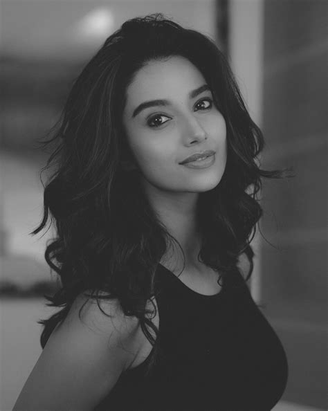 Meenakshi Chaudhary Takes Social Media by Storm: Fans React - Bigtvlive