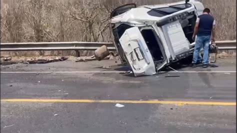 Deja 2 Muertos Y 3 Heridos Choque Frontal En La Autopista Siglo 21