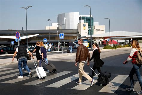 Falta De Pessoal Do Fisco Nos Aeroportos P E Em Causa Controlo De