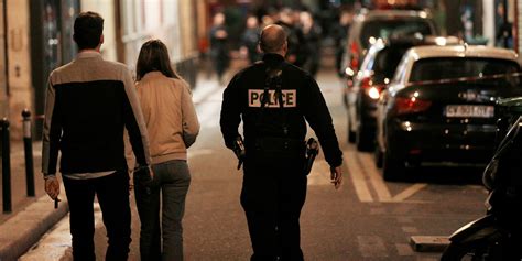 Attaque Au Couteau Paris Les Parents De L Assaillant Plac S En