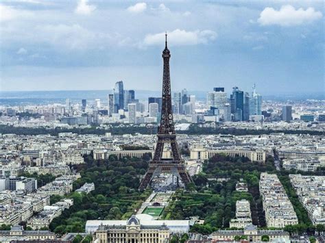 Champs de Mars qui sont les fortunes étrangères qui y vivent