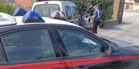 Scappa Dai Carabinieri Su Un Veicolo Rubato Inseguimento Sulla