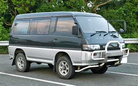 MITSUBISHI DELICA 4WD - mitsubishi-delica-4wd_green_11.jpg