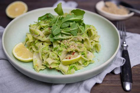 Pasta Mit Veganem Erbsenpesto Einfaches Rezept 15 Minuten